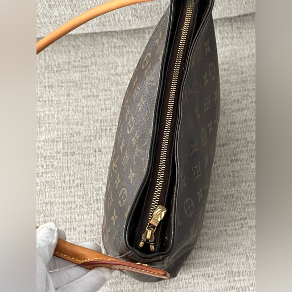 LIVE: Louis Vuitton Monogram Looping Tote. Item described on live extensively. - Picture 9 of 11